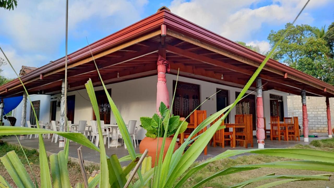 Tharurashmi Sea Pond Villa & Surf Hostel - Hiriketiya Dikwella Eksteriør billede