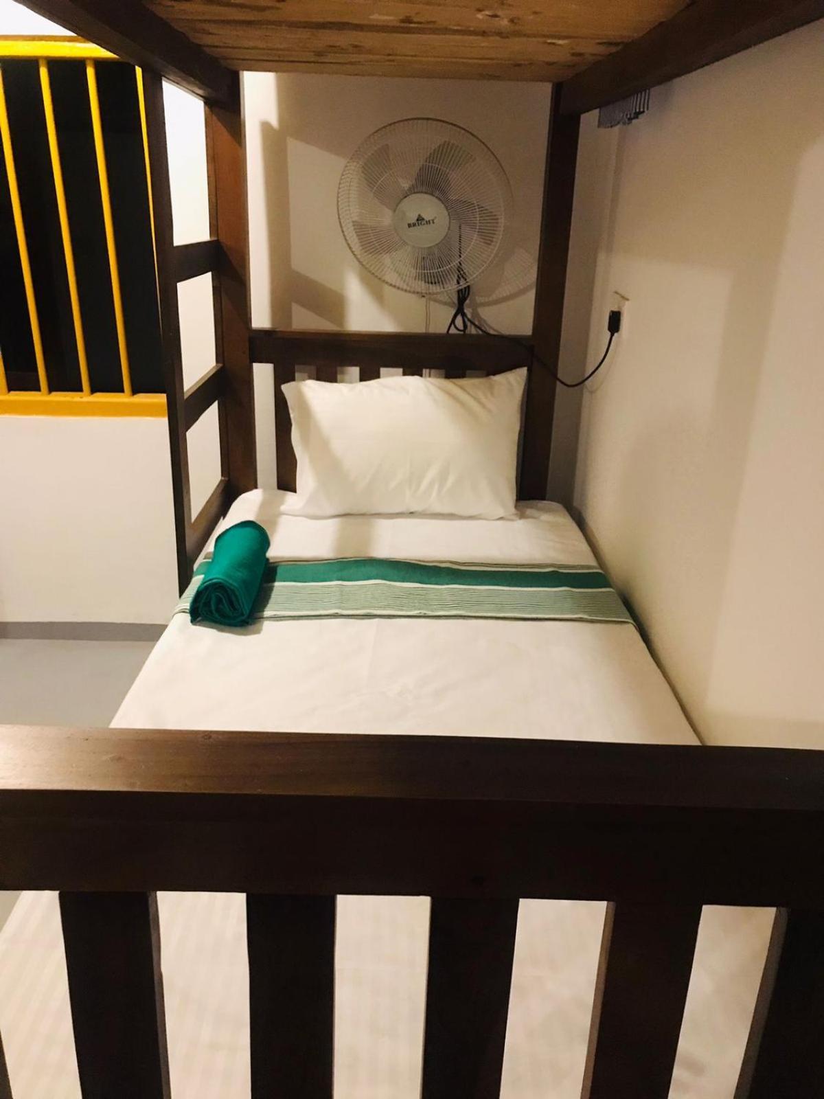 Tharurashmi Sea Pond Villa & Surf Hostel - Hiriketiya Dikwella Værelse billede