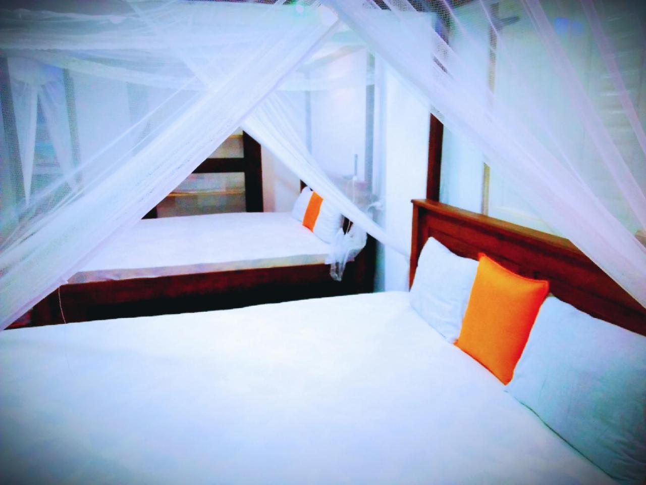 Tharurashmi Sea Pond Villa & Surf Hostel - Hiriketiya Dikwella Eksteriør billede